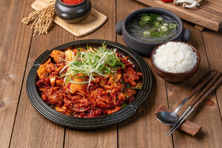 철판매콤제육볶음 — 동해왕순두부